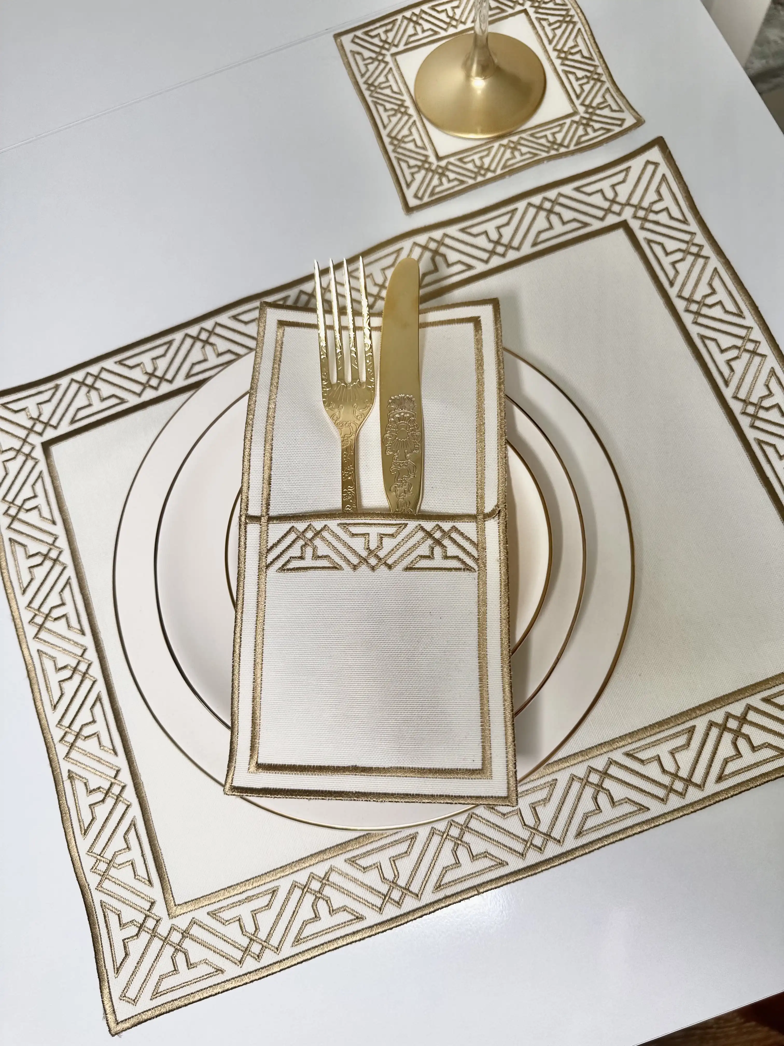 New Luxury Napkins Embroidery Gold Silver White Set 6-12 People Retro Kitchen Tea Wedding Party Dinner Christmas Decoration
New Luxury Napkins Embroidery Gold Silver White Set 6-12 People Retro Kitchen Tea Wedding Party Dinner Christmas Decoration