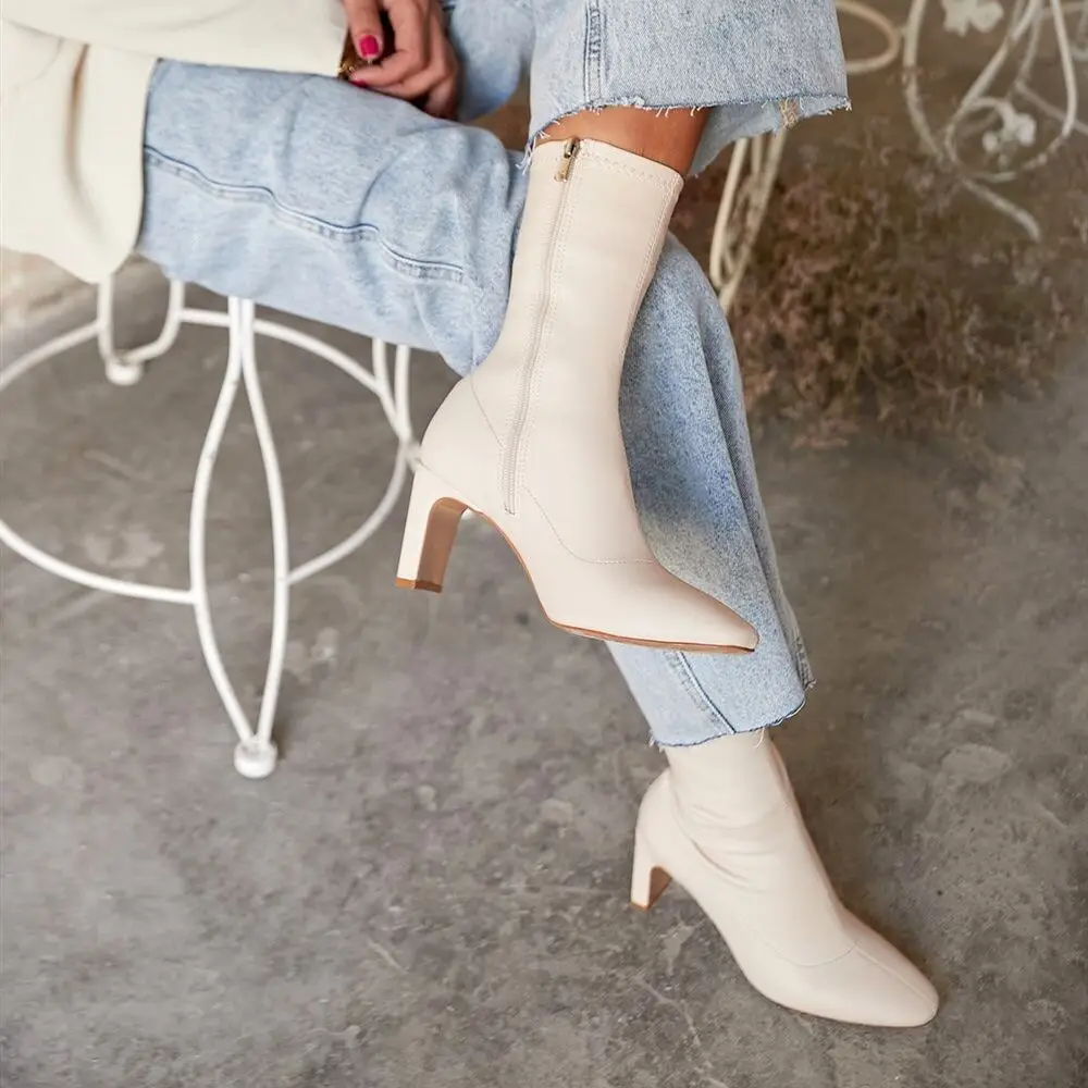 Goldie Inner Real Leather Outer Quality Faux Leather Heels Pointed Toe Women's Boots Poshnmore Black Ecru
Goldie Inner Real Leather Outer Quality Faux Leather Heels Pointed Toe Women's Boots Poshnmore Black Ecru