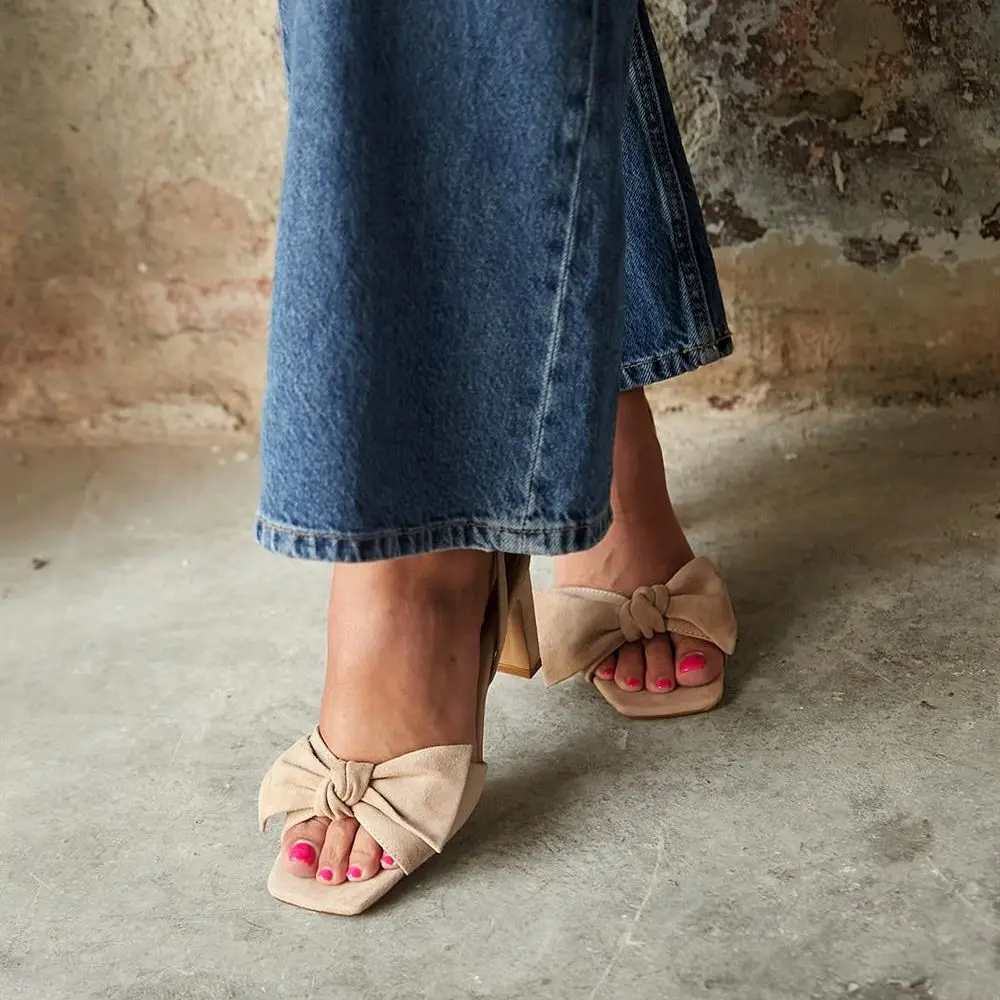 Fondy Inner Outer Real Leather Suede Ankle Strap High Chunky Heel Sandals Beige Honey Pink Black Bow Ribbon Detailed Summer Shoe
Fondy Inner Outer Real Leather Suede Ankle Strap High Chunky Heel Sandals Beige Honey Pink Black Bow Ribbon Detailed Summer Shoe