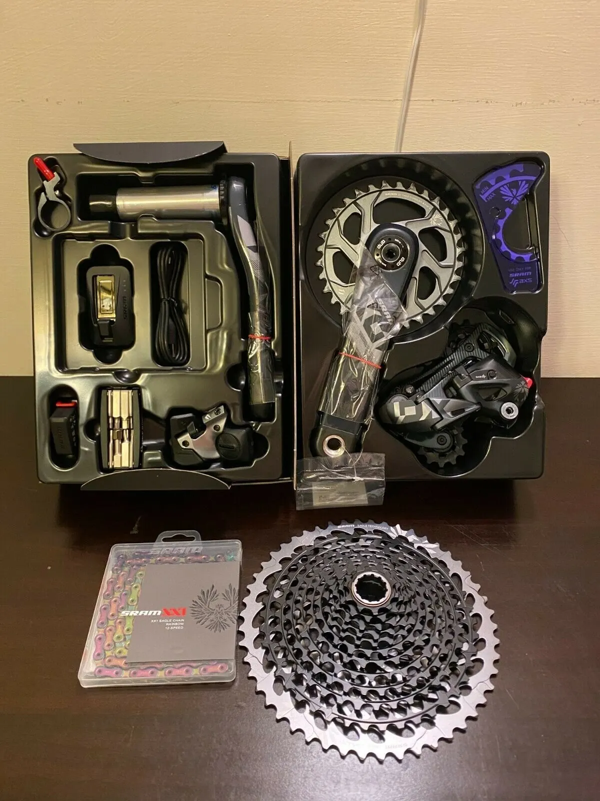 Новый задний переключатель передач SRAM XX1 Eagle AXS черный, 12-скоростной, X-Sync.
Новый задний переключатель передач SRAM XX1 Eagle AXS черный, 12-скоростной, X-Sync.