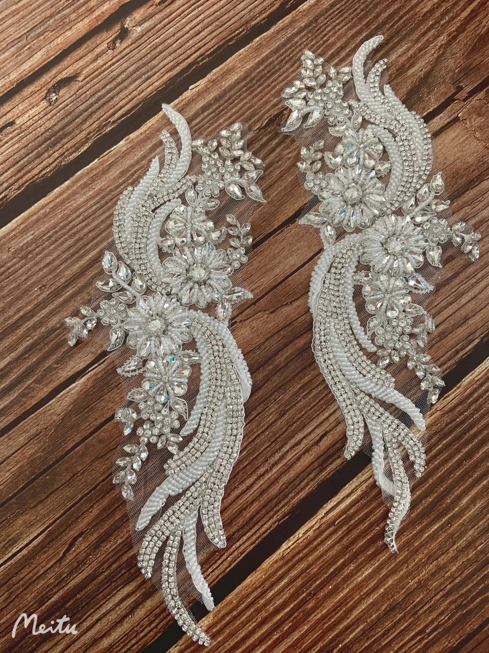 Luxury Rhinestone Applique Elegant Silver Crystal Patch for Bodice CostumeBridal Wedding Dress Couture
Luxury Rhinestone Applique Elegant Silver Crystal Patch for Bodice CostumeBridal Wedding Dress Couture