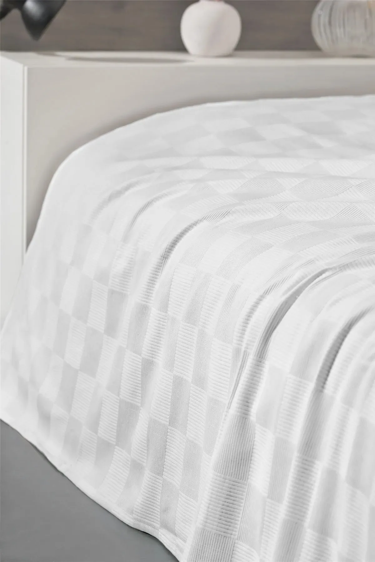Faiend Home Anemone Series Hotel Пике 160x230, наслаждайтесь роскошным комфортом. Изготовлен из 100% хлопчатобумажной пряжи.
Faiend Home Anemone Series Hotel Пике 160x230, наслаждайтесь роскошным комфортом. Изготовлен из 100% хлопчатобумажной пряжи.