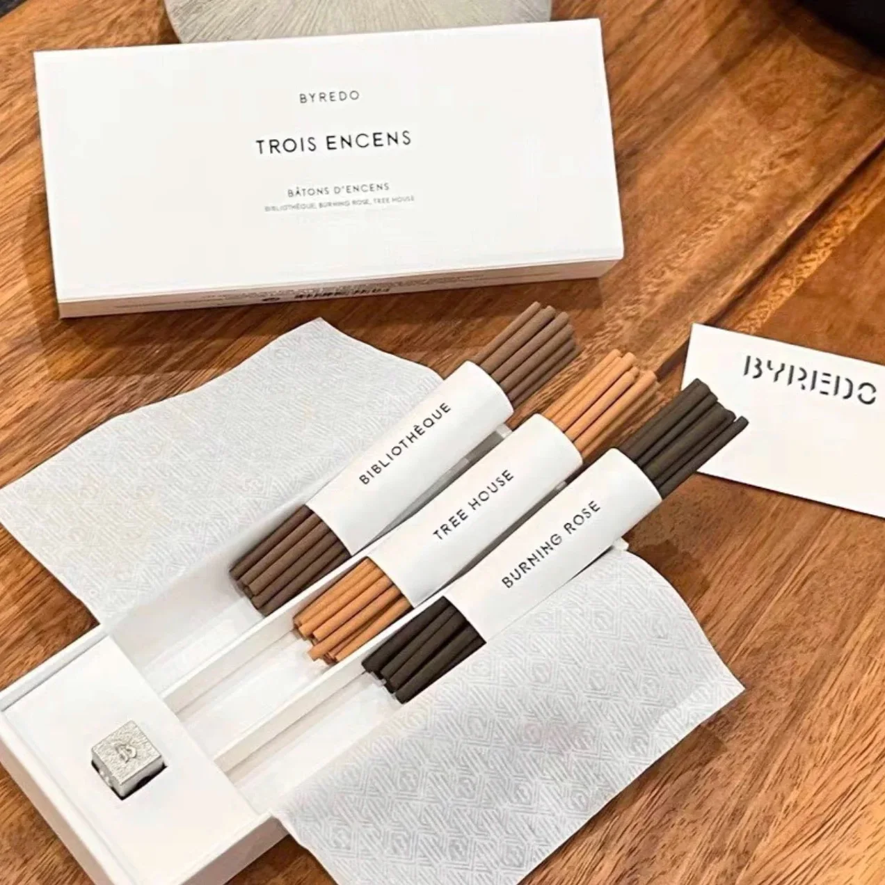 Byredo 60pcs Incense Sticks Trois Encens Gift Set Bibliothèque Tree House Burning Rose Luxury Gifts
Byredo 60pcs Incense Sticks Trois Encens Gift Set Bibliothèque Tree House Burning Rose Luxury Gifts