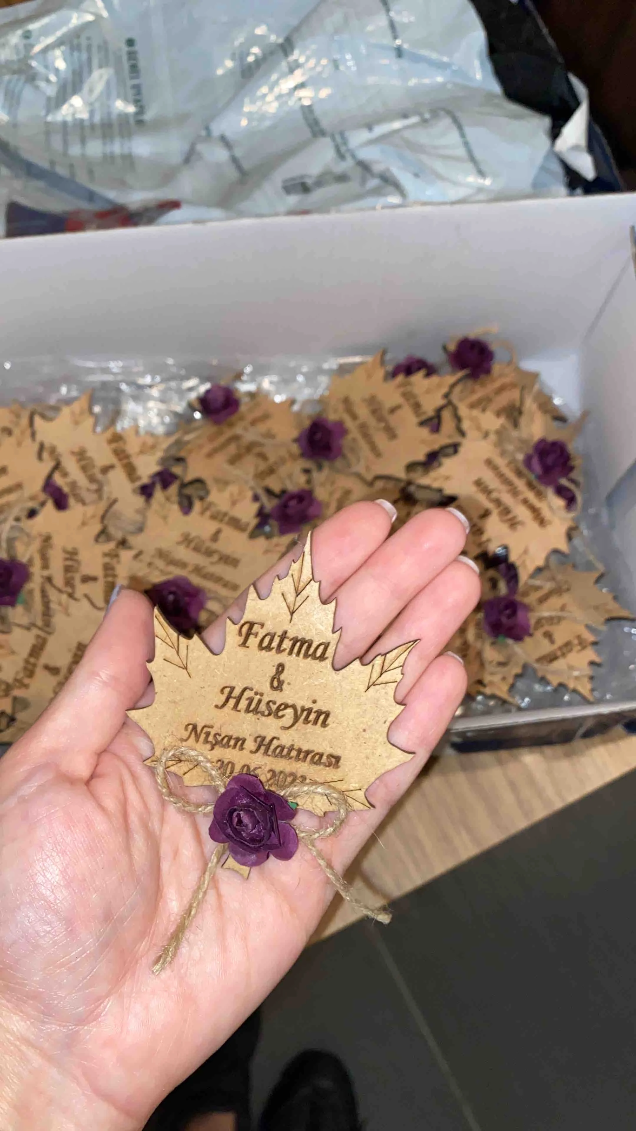 20PCS Wooden Leaf Birthday Wedding Baby Shower Magnet Anniversary Engagement Favors Flowering Gift For Christmas Favors Custom
20PCS Wooden Leaf Birthday Wedding Baby Shower Magnet Anniversary Engagement Favors Flowering Gift For Christmas Favors Custom