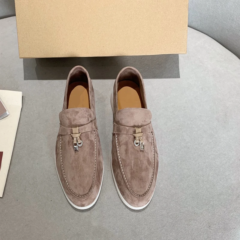 Loafers men's flat shoes new casual one pedal shoes, women's sports shoes soft comfortable leather walking shoes
Loafers men's flat shoes new casual one pedal shoes, women's sports shoes soft comfortable leather walking shoes