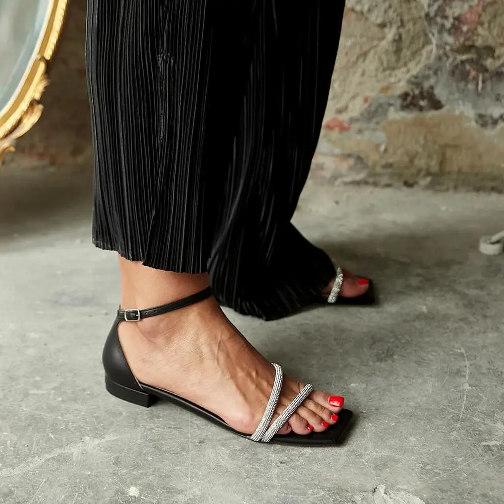 Alfred Inner Genuine Leather Exterior Imported Stone Ankle Strap Flat Sole Women's Sandals Black White Summer Shoes
Alfred Inner Genuine Leather Exterior Imported Stone Ankle Strap Flat Sole Women's Sandals Black White Summer Shoes