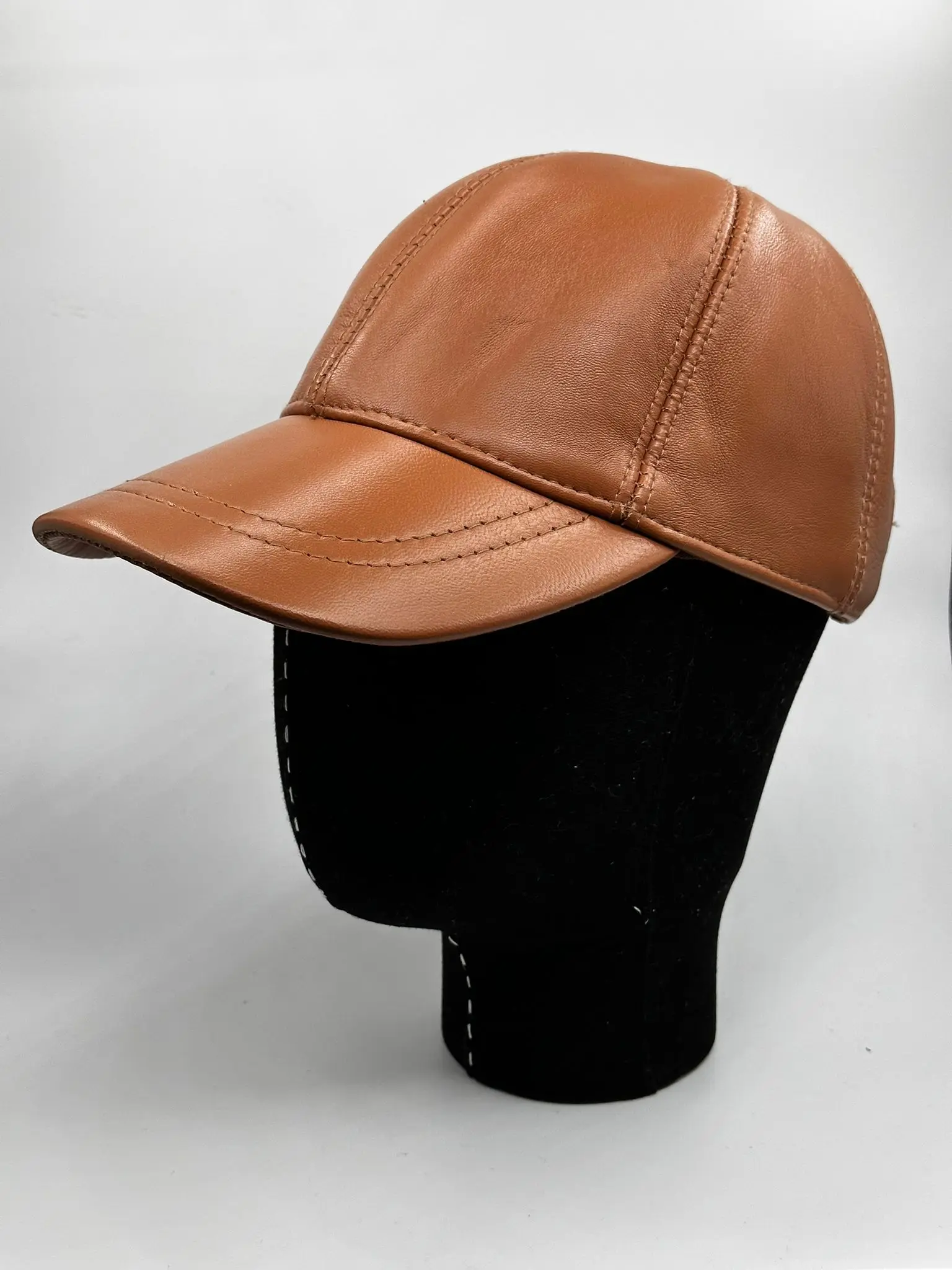 100% Leather Hat, Handmade, Unisex, Lined Inside, Adjustable Size, Velcro Fastener, 8 Piece Leather Hat
100% Leather Hat, Handmade, Unisex, Lined Inside, Adjustable Size, Velcro Fastener, 8 Piece Leather Hat