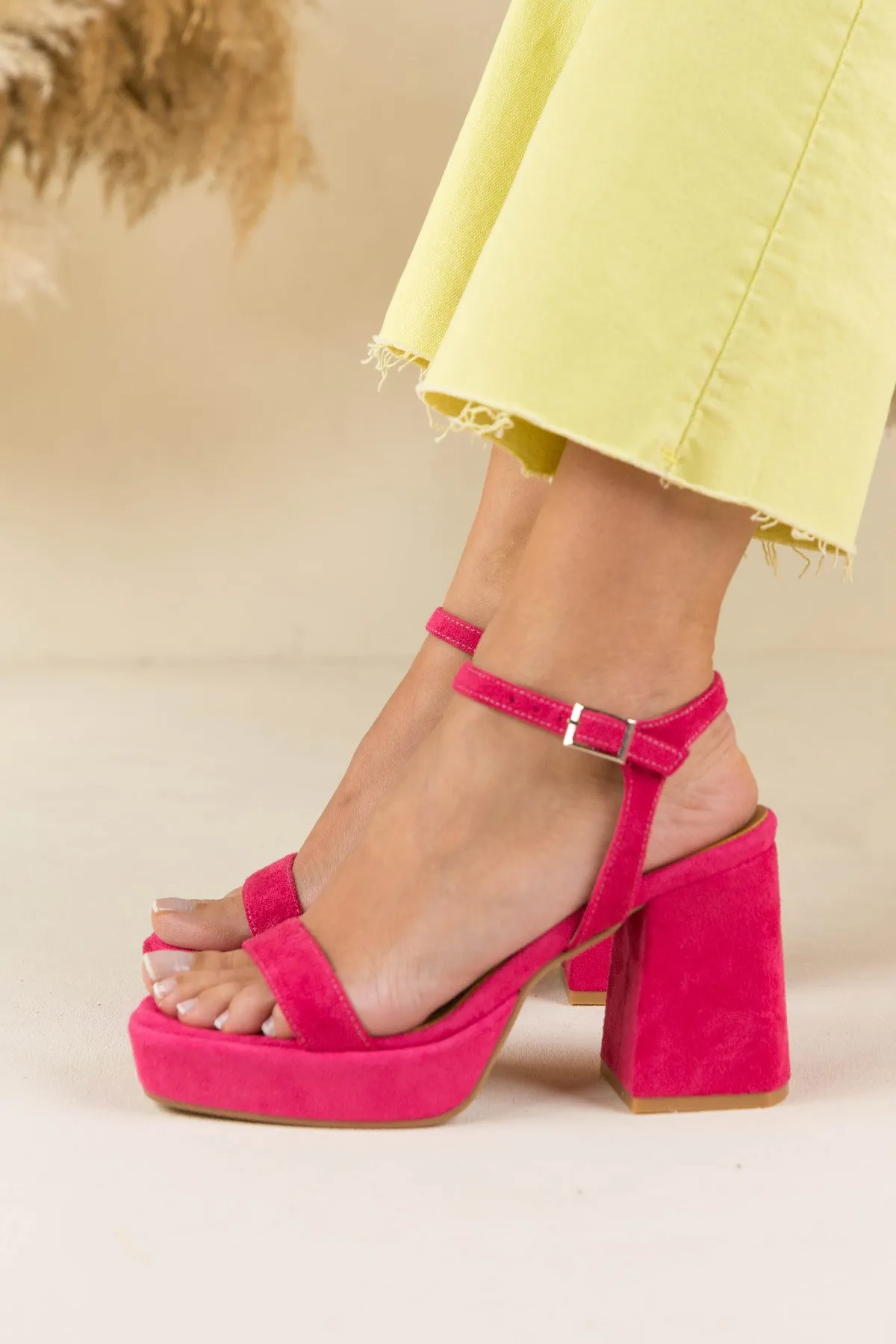 Camilla Inner Genuine Leather Outer Quality Faux Leather Suede Square High Heels Platform Women's Ankle Strap Sandals Pink Powde
Camilla Inner Genuine Leather Outer Quality Faux Leather Suede Square High Heels Platform Women's Ankle Strap Sandals Pink Powde