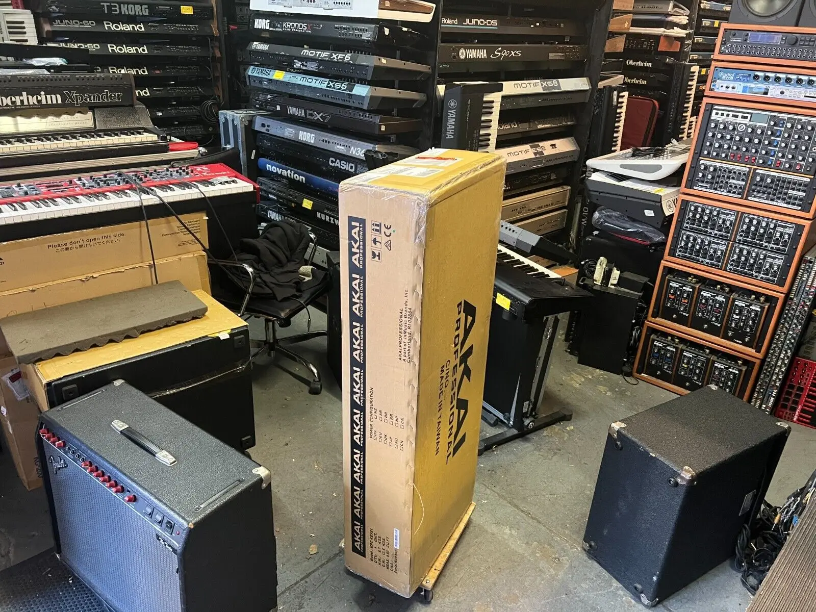 Лидер продаж Akai MPC Key 61, автономный пробоотборник/последователь/колодки в коробке 
Лидер продаж Akai MPC Key 61, автономный пробоотборник/последователь/колодки в коробке