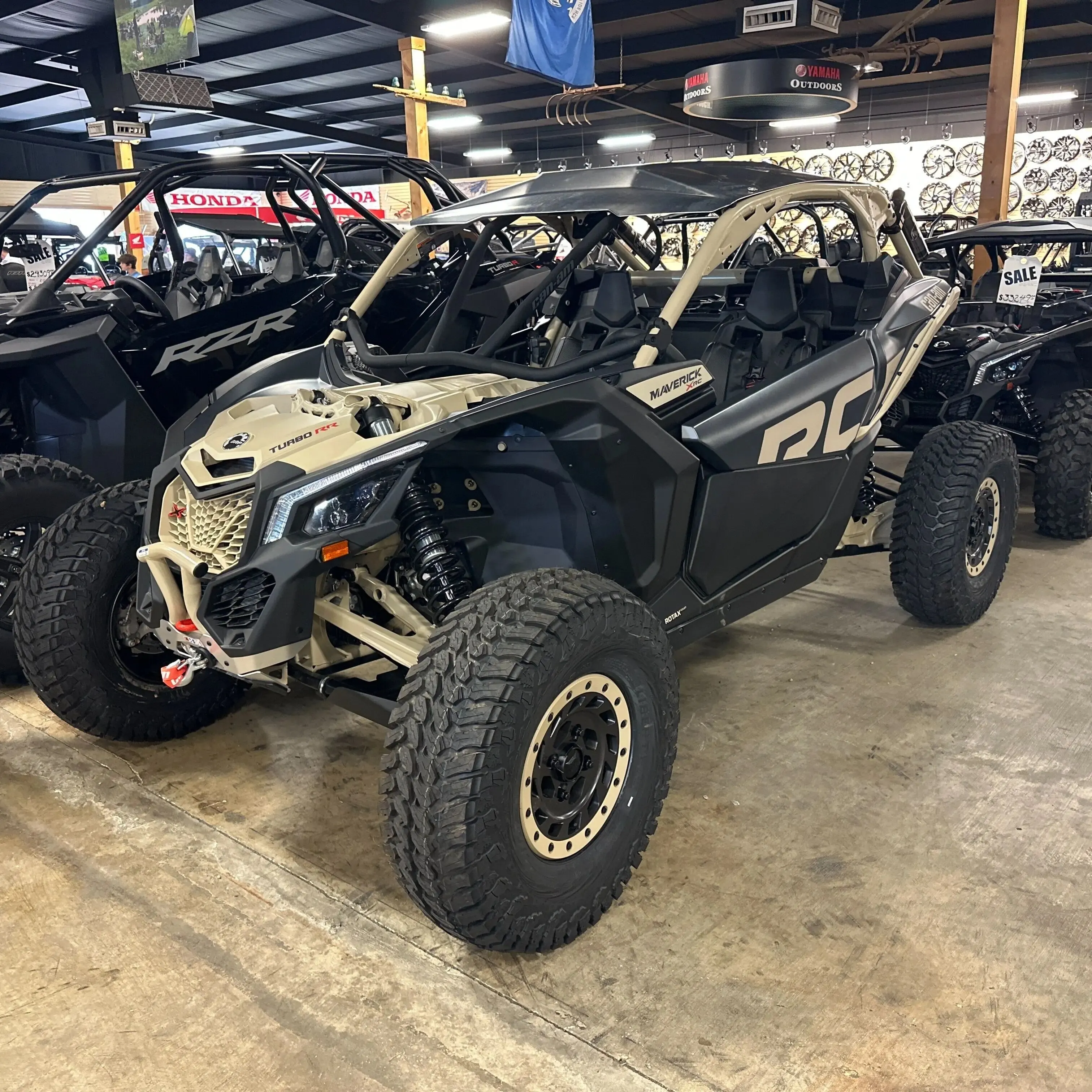 Большая скидка, распродажа 2023, Can- Am Maverick X3 MAX X DS T urbos R UTV W 4X4
Большая скидка, распродажа 2023, Can- Am Maverick X3 MAX X DS T urbos R UTV W 4X4
