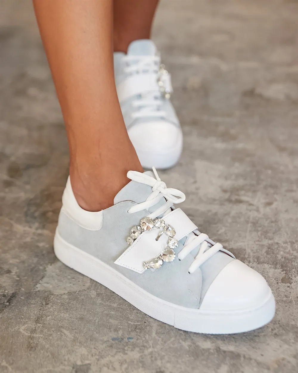 Fresco Interior Exterior Genuine Leather Band Buckled Crystal Detail Lace-Up Sneakers Black White Gray Flat Sole Casual Shoes
Fresco Interior Exterior Genuine Leather Band Buckled Crystal Detail Lace-Up Sneakers Black White Gray Flat Sole Casual Shoes