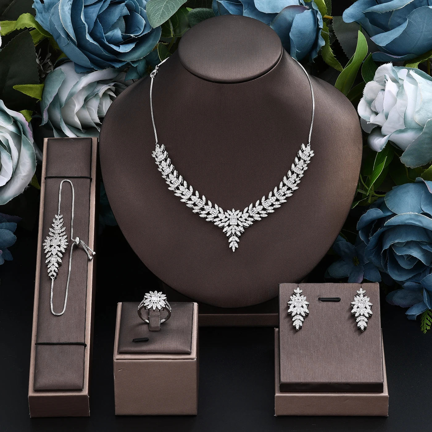 

2024 Fashion Saudi Arabia Bridal Jewelry Set Simply Cubic Zirconia 4 PCS Wedding Necklace Bracelet Adjustable Women Accessories