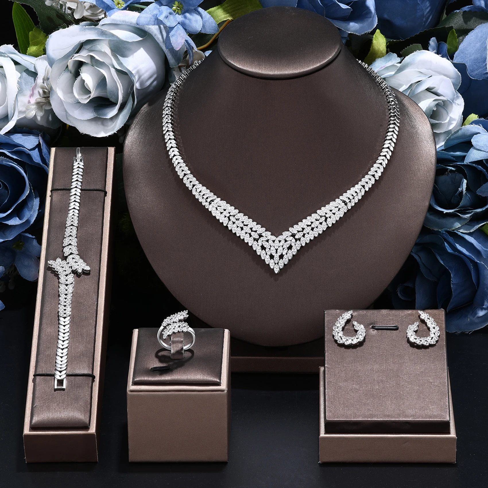 2024 New Wedding Jewelry Set for Women Saudi Arabia 4 Pieces Zirconia Bridal Jewellery Collection Necklace Set
2024 New Wedding Jewelry Set for Women Saudi Arabia 4 Pieces Zirconia Bridal Jewellery Collection Necklace Set