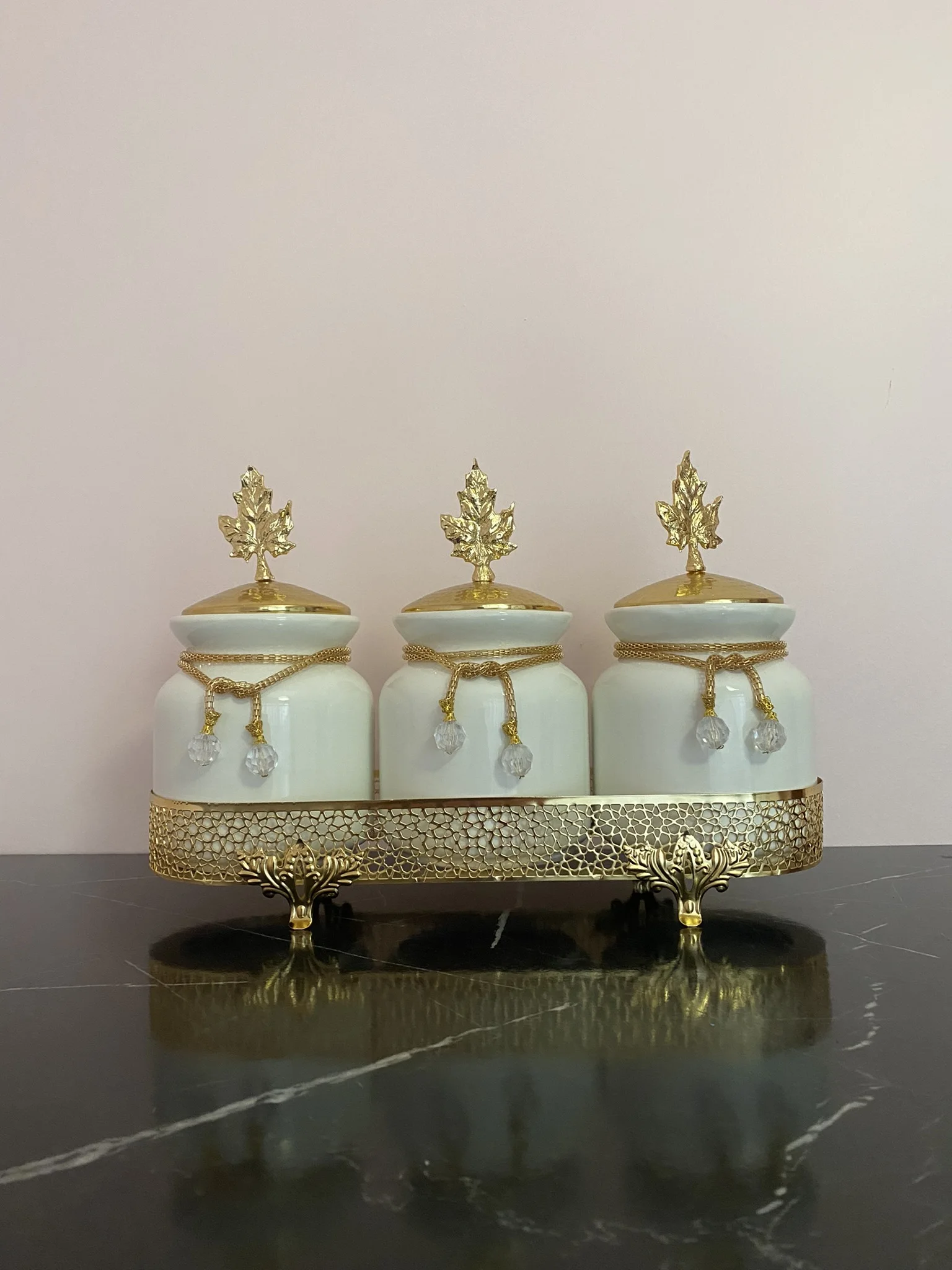 Canister sets 3 Pieces Jar Gold Stand Porcelain Metal Handwork High Quality Kitchen Accessories Table Serving Holder
Canister sets 3 Pieces Jar Gold Stand Porcelain Metal Handwork High Quality Kitchen Accessories Table Serving Holder