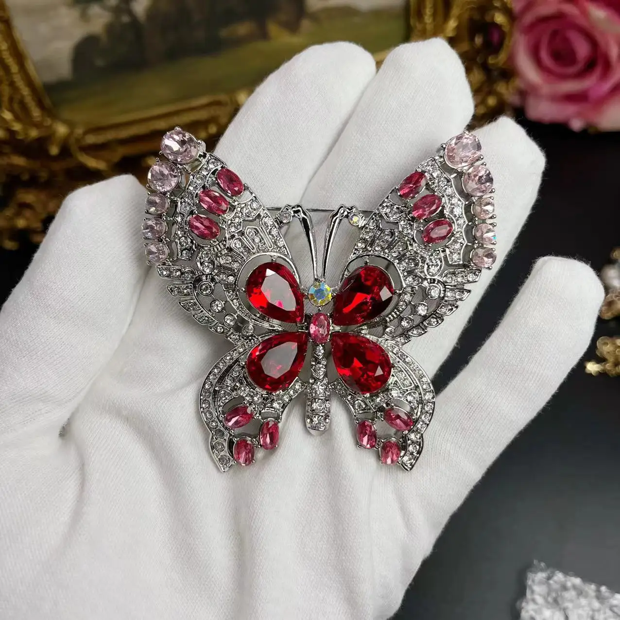 

Vintage Full Rhinestone Red Butterfly Brooch Niche Design Fashion Temperament Retro Brooches For Women Accesories