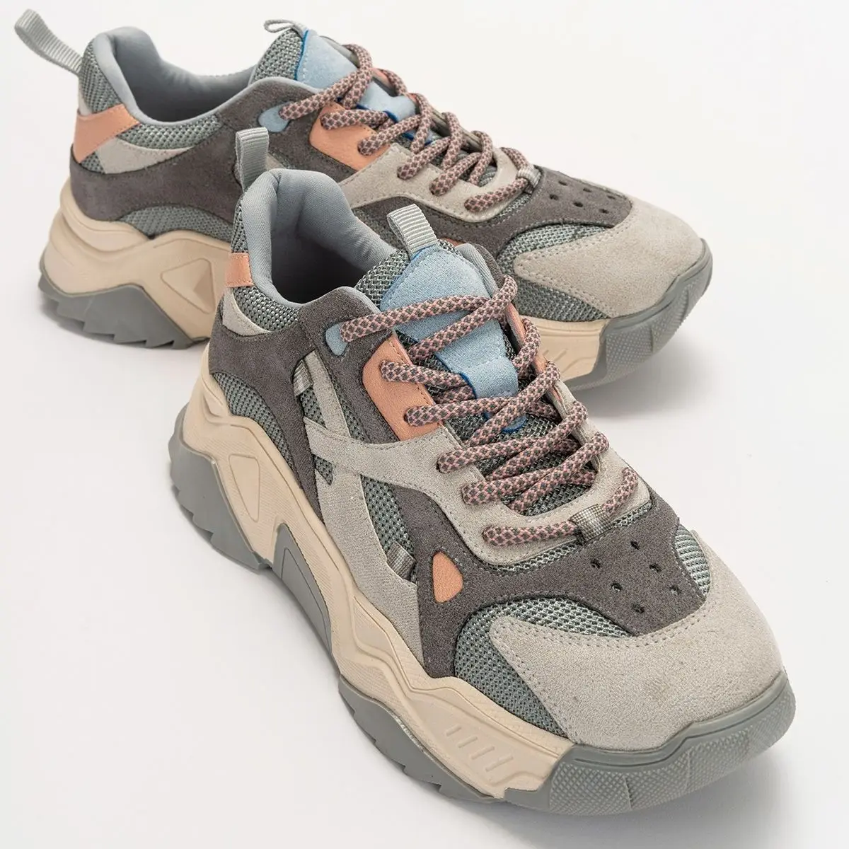 Lecce Quality Workmanship Lace-Up Sneakers Poshnmore Silver Black White Leopard Gray Orange Blue Powder Flat Sole Casual Shoes
Lecce Quality Workmanship Lace-Up Sneakers Poshnmore Silver Black White Leopard Gray Orange Blue Powder Flat Sole Casual Shoes