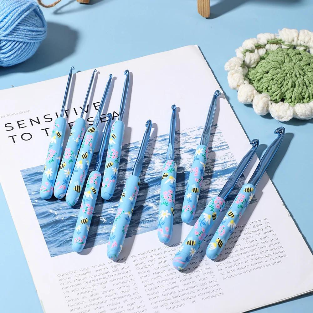 1Pcs/2.0-10.0mm Little Bee Print Crochet Hooks Crochet Needles for Beginners and Knitting Crocheting Yarn DIY Crafts Supplies 1Pcs/2.0-10.0mm Little Bee Print Crochet Hooks Crochet Needles for Beginners and Knitting Crocheting Yarn DIY Crafts Supplies