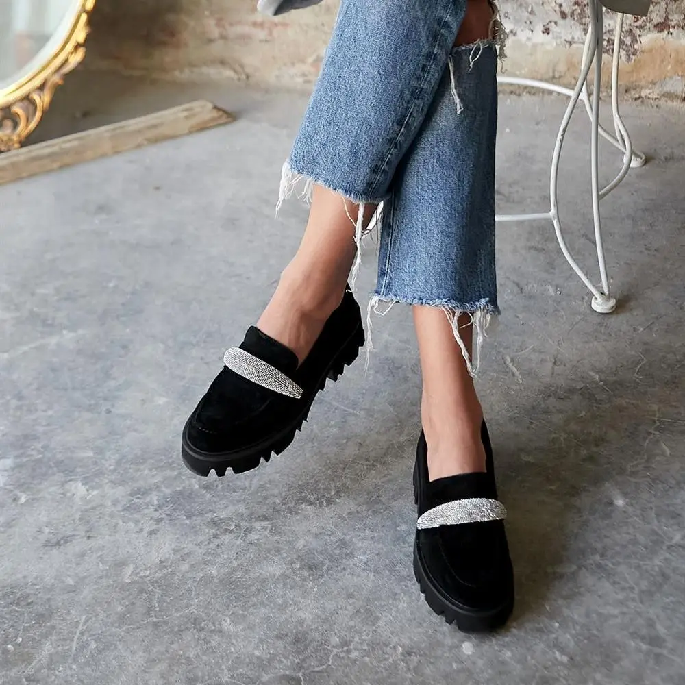Rowena Interior Exterior Genuine Leather Thick Platform Lightweight Eva Flat Sole Crystal Stone Detailed Loafer Poshnmore Beige
Rowena Interior Exterior Genuine Leather Thick Platform Lightweight Eva Flat Sole Crystal Stone Detailed Loafer Poshnmore Beige