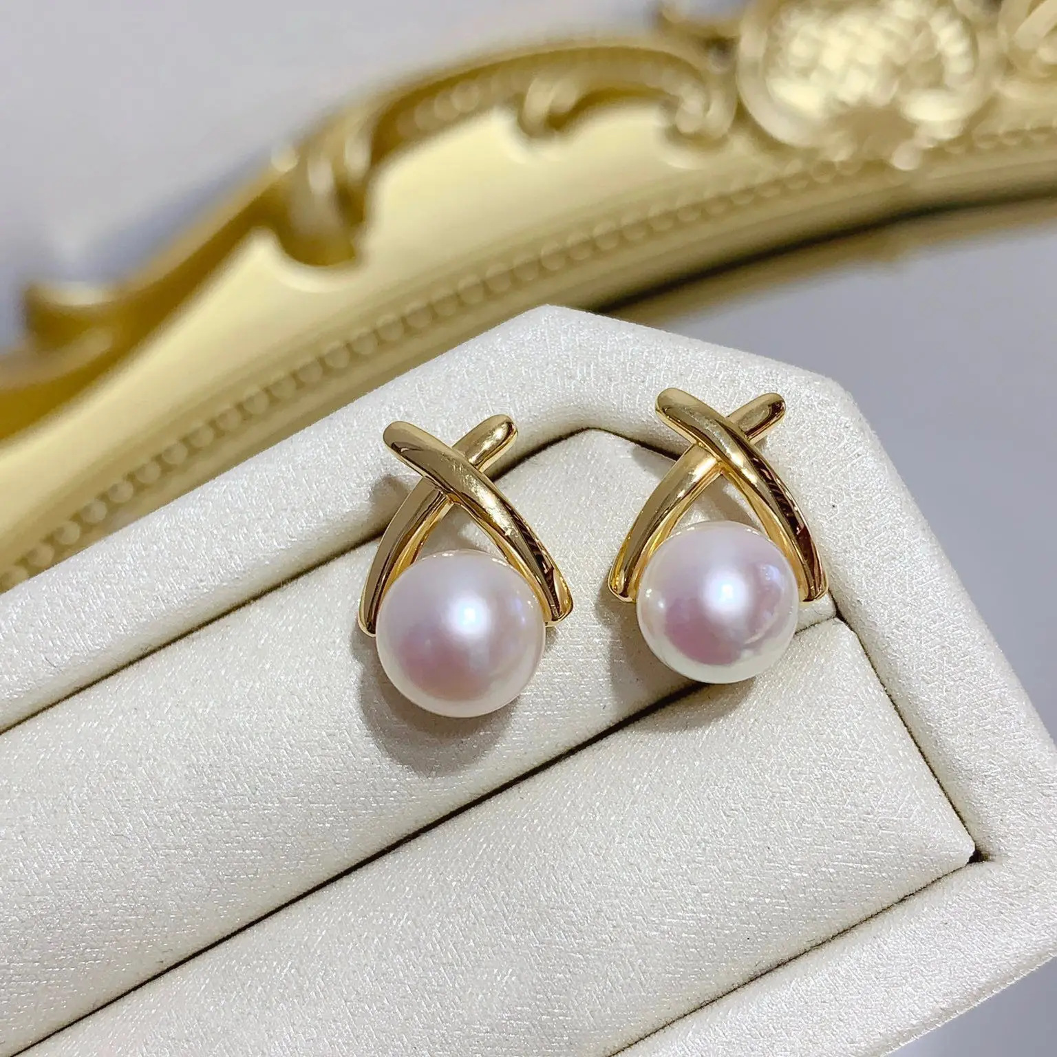 

MADALENA SARARA 18K Gold Simple Geometric Women Earrings Freshwater Pearl Stud Earrings Au750