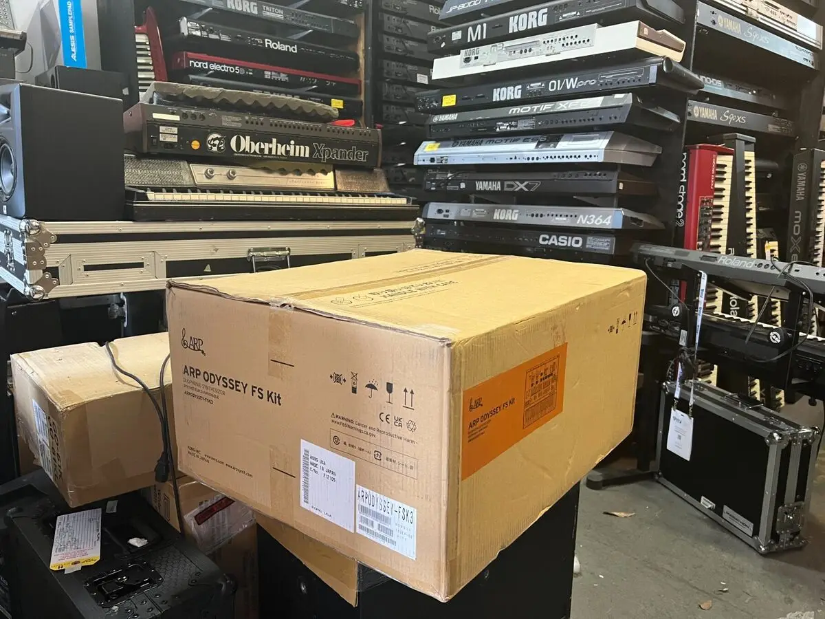 Быстрая доставка, черный оранжевый аналоговый синхронизатор ARP O-dyssey FS Rev3
Быстрая доставка, черный оранжевый аналоговый синхронизатор ARP O-dyssey FS Rev3