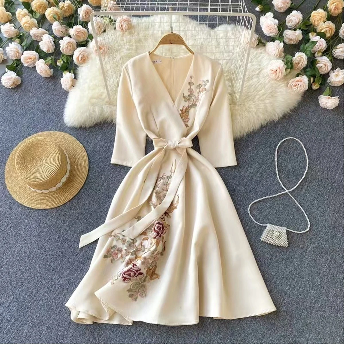 Women Spring Autumn New Formal Floral Embroidery Midi Party Dresses Elegant Fashion Chic Vestidos Luxury Dresses V-neck Slim Fre
Women Spring Autumn New Formal Floral Embroidery Midi Party Dresses Elegant Fashion Chic Vestidos Luxury Dresses V-neck Slim Fre