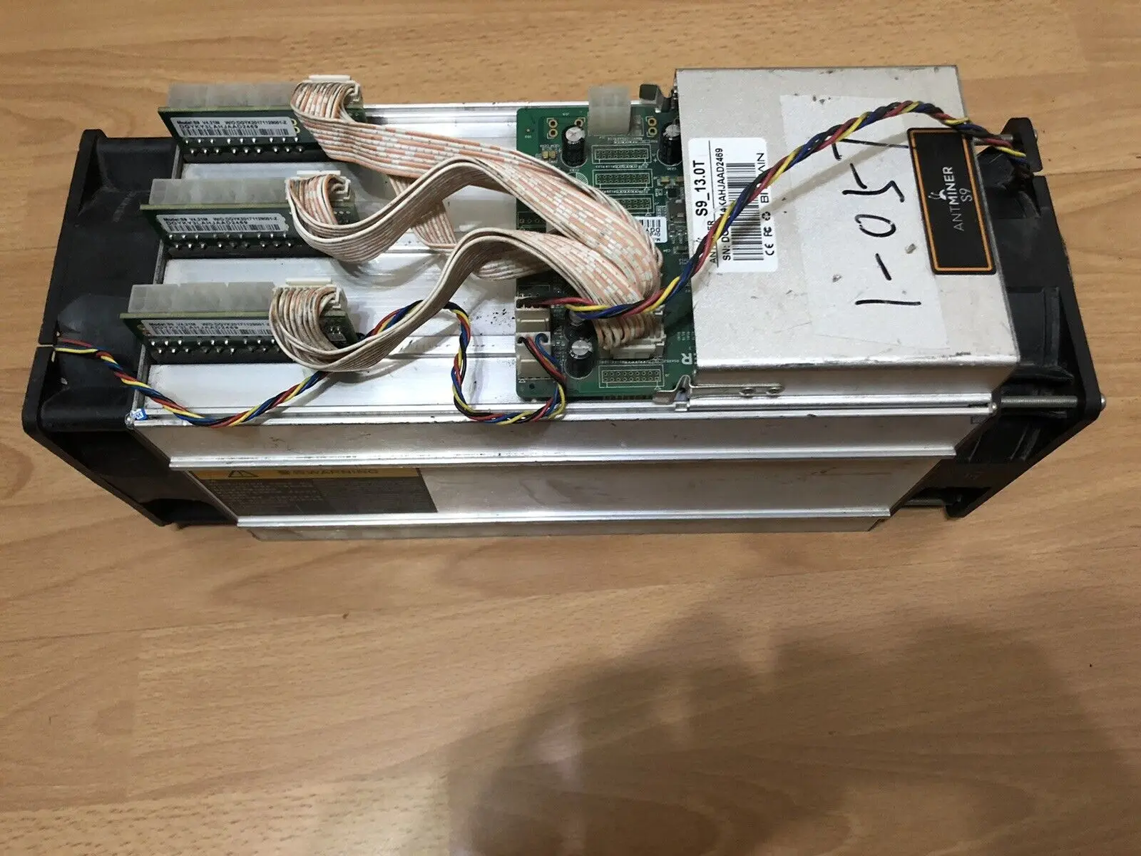 NA BUY 6 GET 3 Antminer S9 б/у Биткойн Майнер BTC Bitmain 13 TH/s BCH ASIC с блоком питания
NA BUY 6 GET 3 Antminer S9 б/у Биткойн Майнер BTC Bitmain 13 TH/s BCH ASIC с блоком питания