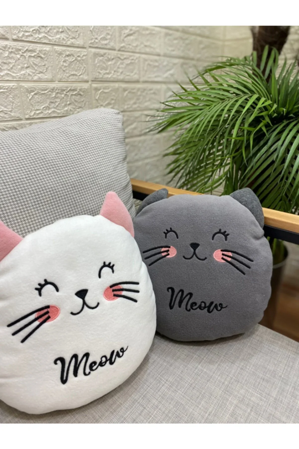 Home and Garden Decoration Double Cute Cat Comb Gift Pillow 35x35 cm in Gray and White Color
Home and Garden Decoration Double Cute Cat Comb Gift Pillow 35x35 cm in Gray and White Color