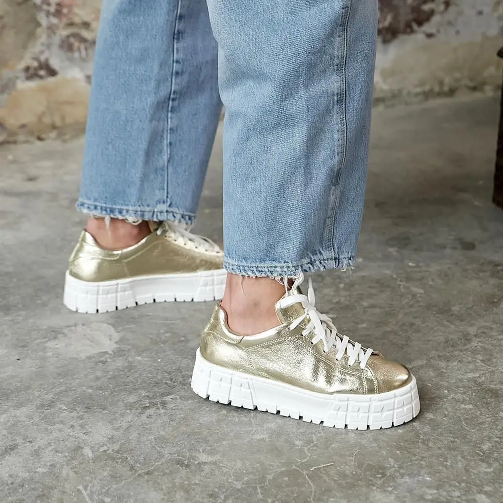 Mandy Interior Exterior Genuine Leather Suede Thick Platform Light Sole Lace-Up Sneakers Poshnmore Gray Silver Gold Black Casual
Mandy Interior Exterior Genuine Leather Suede Thick Platform Light Sole Lace-Up Sneakers Poshnmore Gray Silver Gold Black Casual