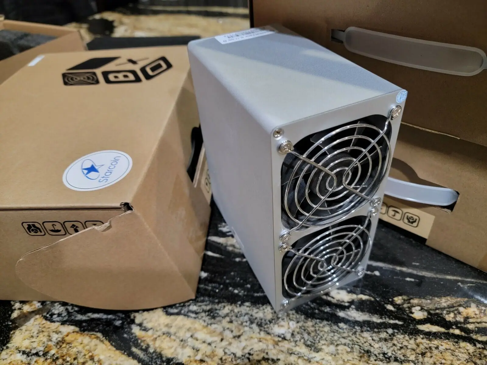 Большая скидка, распродажа, новинка, Goldshell ST BOX STC Starcoin, Крипто-Майнер 13.9kh/S 61 Вт, домашняя Майнинг, включая PSU, домашний Майнер, подходит для дома
Большая скидка, распродажа, новинка, Goldshell ST BOX STC Starcoin, Крипто-Майнер 13.9kh/S 61 Вт, домашняя Майнинг, включая PSU, домашний Майнер, подходит для дома