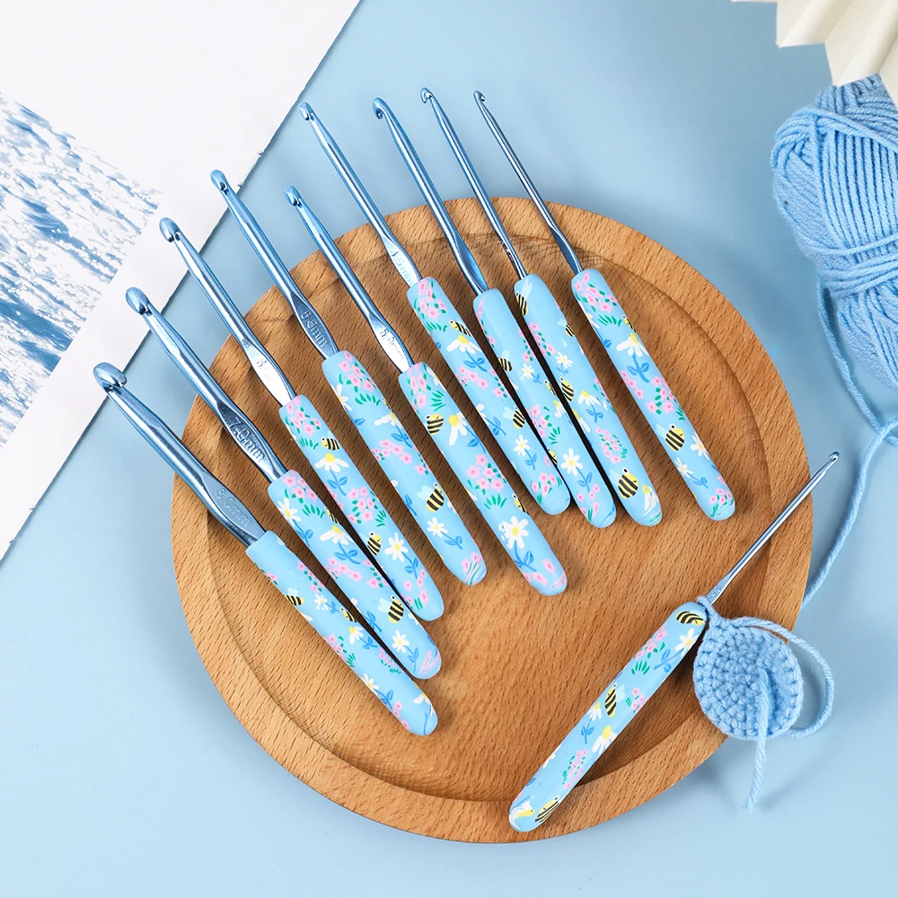 1Pcs/2.0-10.0mm Little Bee Print Crochet Hooks Crochet Needles for Beginners and Knitting Crocheting Yarn DIY Crafts Supplies 1Pcs/2.0-10.0mm Little Bee Print Crochet Hooks Crochet Needles for Beginners and Knitting Crocheting Yarn DIY Crafts Supplies