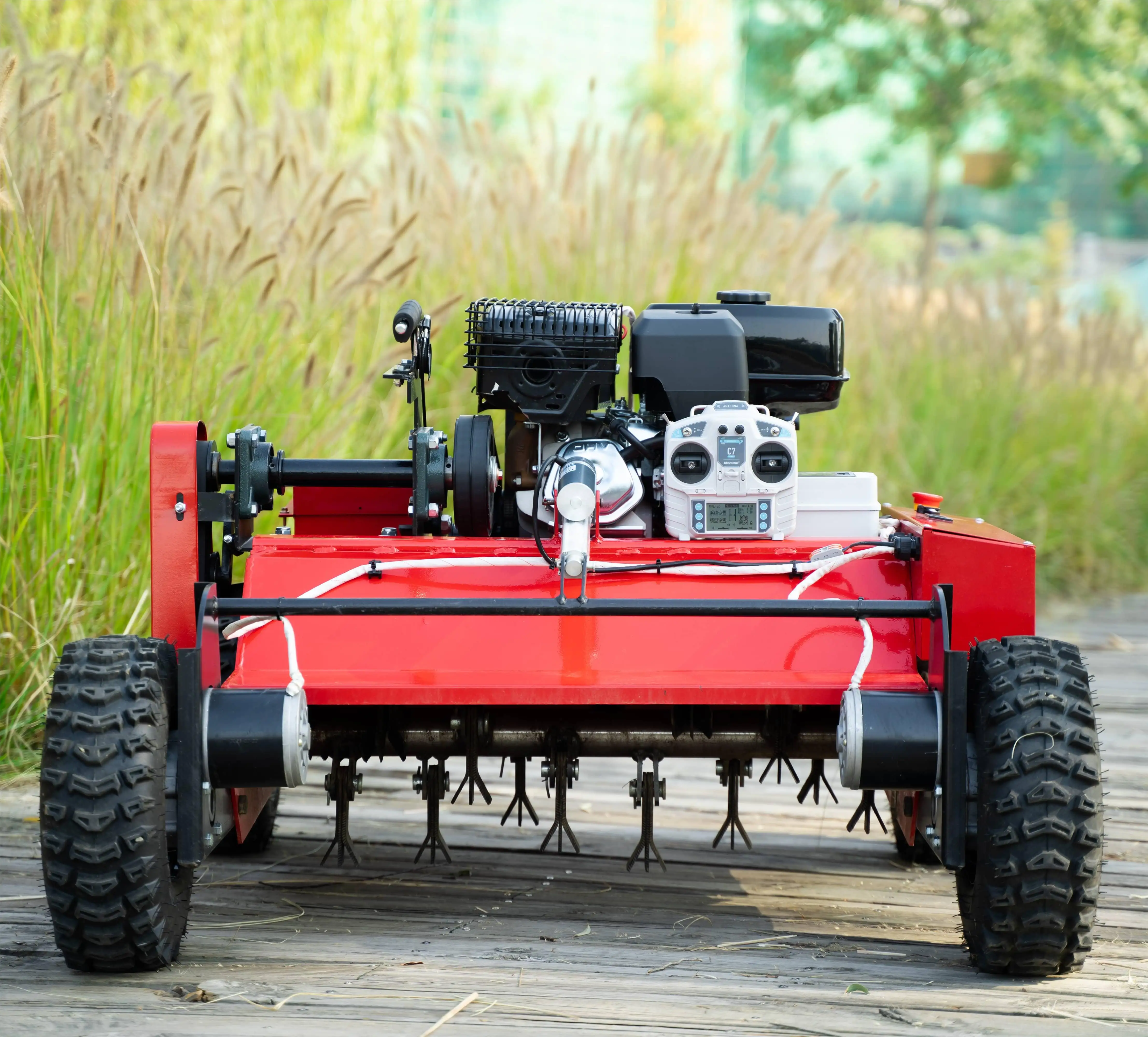 

Factory direct sales Honda engine flail wheel lawn mower robot self-propelled zero-turn gasoline lawn mower aluminum chassis