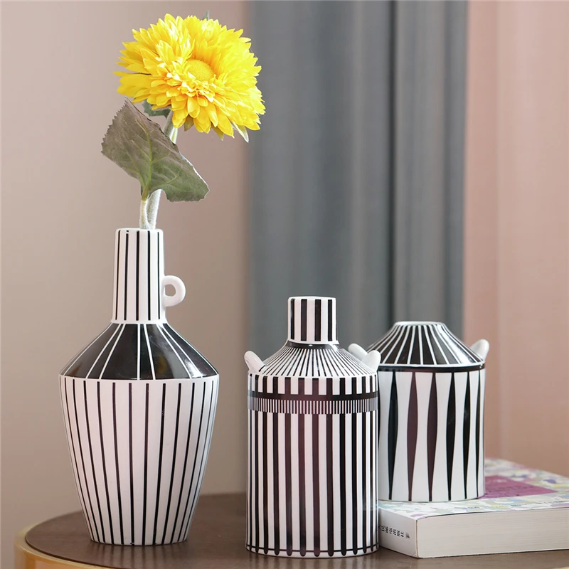 Japanese Classic Black White Ceramic Vase Small Caliber Flower Arrangement Simple Porcelain Vase Crafts Living Room Decoration
Japanese Classic Black White Ceramic Vase Small Caliber Flower Arrangement Simple Porcelain Vase Crafts Living Room Decoration