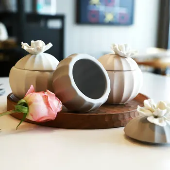 American Ceramic Matte Matte Storage Tank with Flower Cover Simple Home Small Jewelry Storage Box Candle Holder Home Decoration
American Ceramic Matte Matte Storage Tank with Flower Cover Simple Home Small Jewelry Storage Box Candle Holder Home Decoration