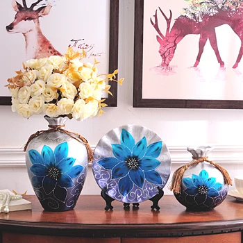 HAND-PAINTED CERAMIC VASE 3-PIECE SET LIVING ROOM ORNAMENT CREATIVE HOME DECORATION RETRO VASE DECOR WINE CABINET ORNAMENT
HAND-PAINTED CERAMIC VASE 3-PIECE SET LIVING ROOM ORNAMENT CREATIVE HOME DECORATION RETRO VASE DECOR WINE CABINET ORNAMENT