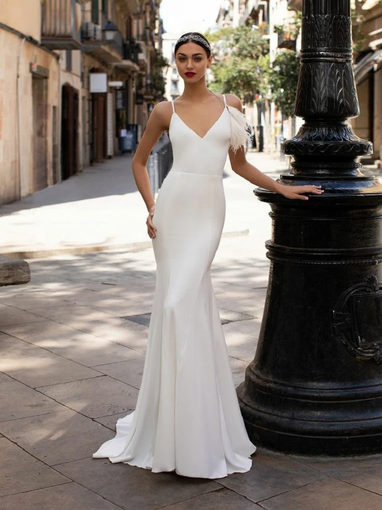 Long Spaghetti Strethcy Satin Mermaid V- Neck Wedding Dresses Custom Sweep Train Sexy Back Brautkleid Robes de Soirée for Women
Long Spaghetti Strethcy Satin Mermaid V- Neck Wedding Dresses Custom Sweep Train Sexy Back Brautkleid Robes de Soirée for Women