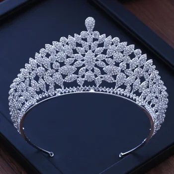 Baroque Luxury Crystal Leaf Bridal Tiaras Crowns Princess Queen Pageant Rhinestone Veil Tiara Headband Wedding Hair Accessories
Baroque Luxury Crystal Leaf Bridal Tiaras Crowns Princess Queen Pageant Rhinestone Veil Tiara Headband Wedding Hair Accessories