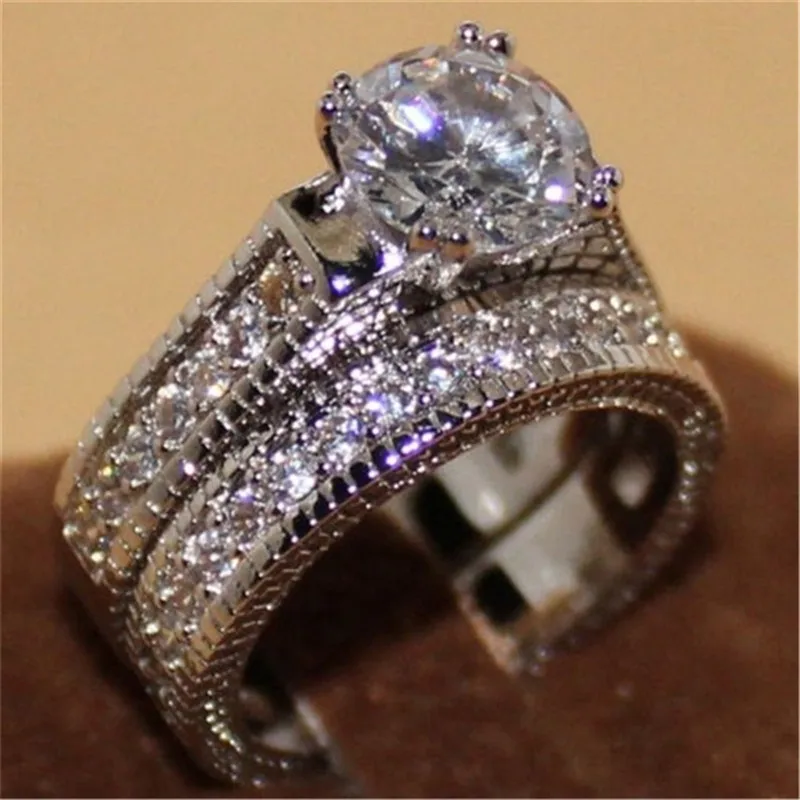 FDLK 2-in-1 Refined Luxury White Crystal Ring Alloy Engagement Wedding Band Ring Set Jewelry gift Size 5 6 7 8 9 10 11 12
FDLK 2-in-1 Refined Luxury White Crystal Ring Alloy Engagement Wedding Band Ring Set Jewelry gift Size 5 6 7 8 9 10 11 12