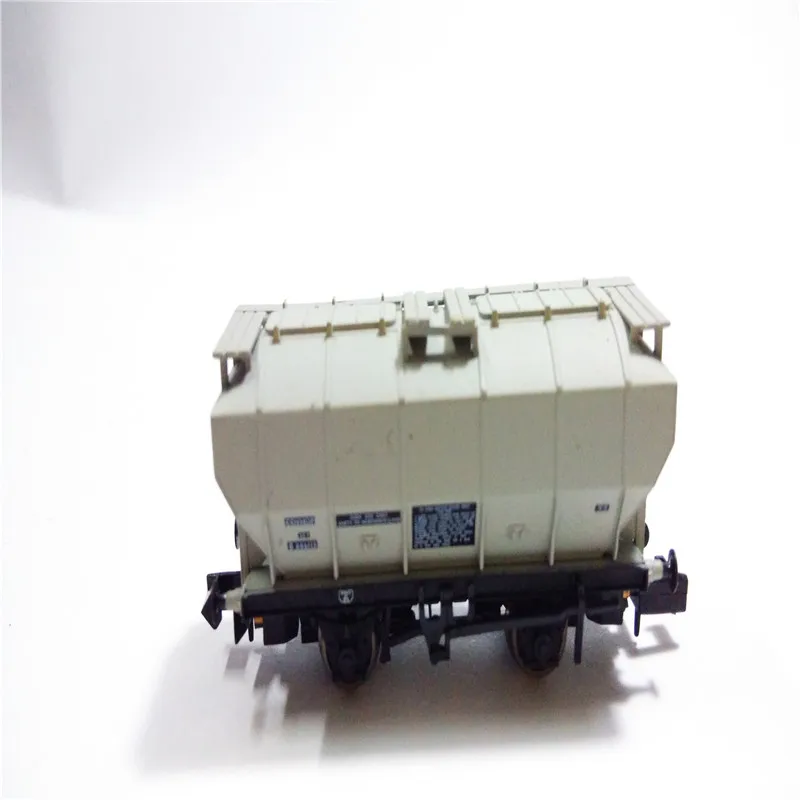 n scale train04