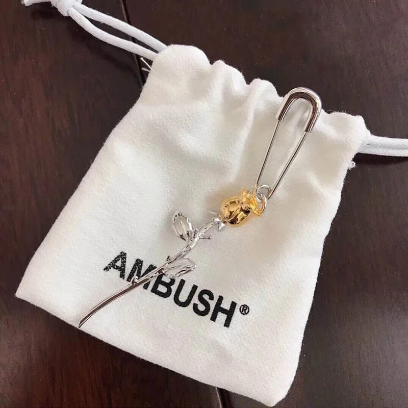 Ambush Rose key Bunny Fashion Necklaces Men Woman High Quality Silver Ambush Necklace
Ambush Rose key Bunny Fashion Necklaces Men Woman High Quality Silver Ambush Necklace