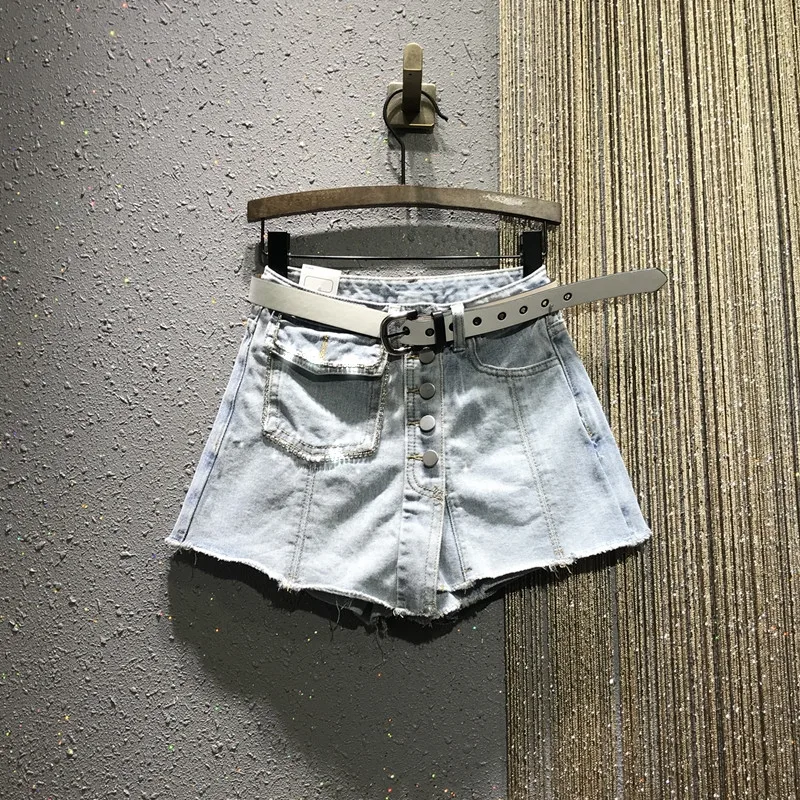 European Station 2020 Spring and Summer New Rhinestone Nail Loose A Word Slim Anti-glare Denim Shorts
European Station 2020 Spring and Summer New Rhinestone Nail Loose A Word Slim Anti-glare Denim Shorts