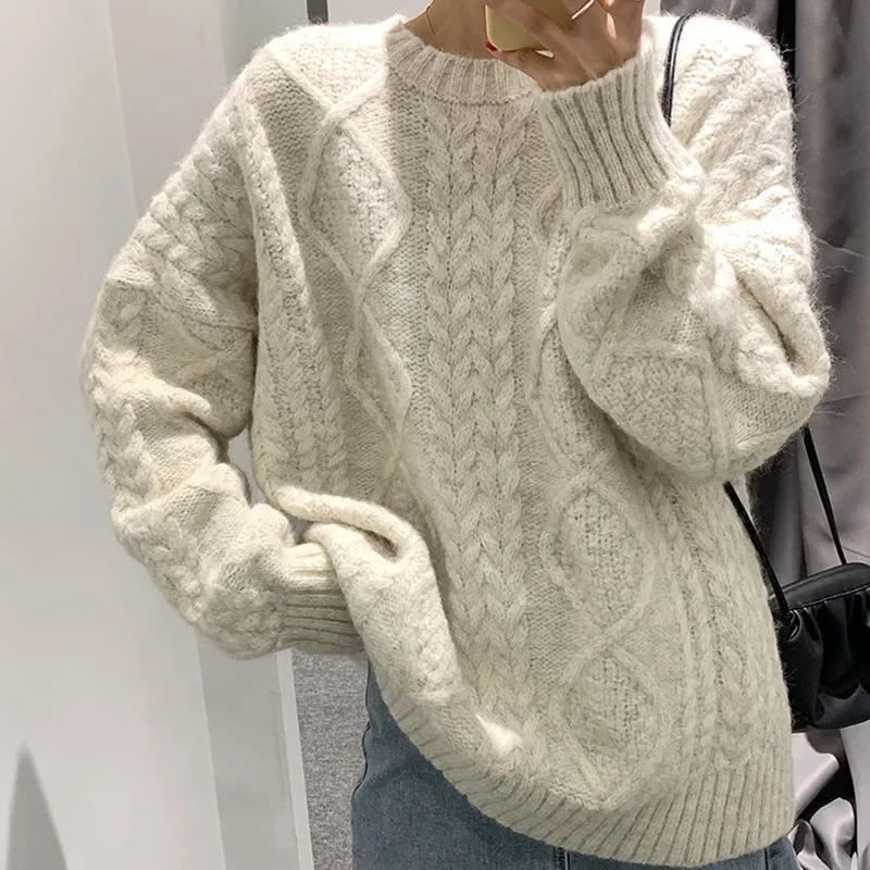 Фото Женский вязаный свитер плотный теплый однотонный пуловер с перекрученными