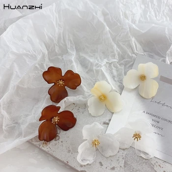 HUANZHI 2020 New Korean Irregular Acrylic Colorful Transparent Flowers Girls Metal Statement Petals Earrings Studs for Women
HUANZHI 2020 New Korean Irregular Acrylic Colorful Transparent Flowers Girls Metal Statement Petals Earrings Studs for Women