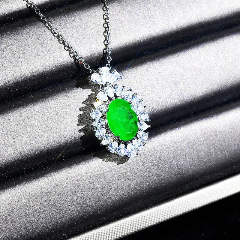 Vintage Oval Pendant Necklace Full Inlay Crystal Zircon Green Natural Stone Luxury Jewelry For Women Wedding Engagement Party
Vintage Oval Pendant Necklace Full Inlay Crystal Zircon Green Natural Stone Luxury Jewelry For Women Wedding Engagement Party