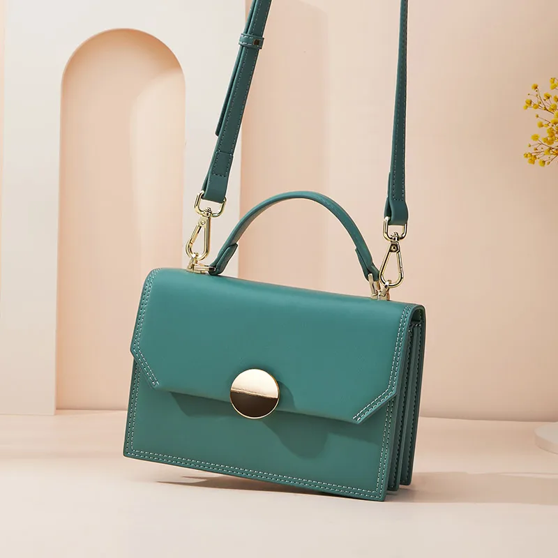 International brand fashion ladies handbags high-end luxury retro temperament diagonal bag simple and versatile new shoulder bag
International brand fashion ladies handbags high-end luxury retro temperament diagonal bag simple and versatile new shoulder bag