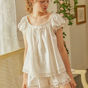 Summer Autumn Retro Lace Princess Style Women Solid Color Knitted Cotton Short-sleeved Home Service Pajamas + Casual Shorts Suit 
Summer Autumn Retro Lace Princess Style Women Solid Color Knitted Cotton Short-sleeved Home Service Pajamas + Casual Shorts Suit