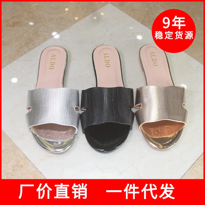 H Slipper Women's Metal Patent Leather Flat Slippers Outer Wear Man-made Diamond Sandals 2019 New Style xia ji xie 
H Slipper Women's Metal Patent Leather Flat Slippers Outer Wear Man-made Diamond Sandals 2019 New Style xia ji xie