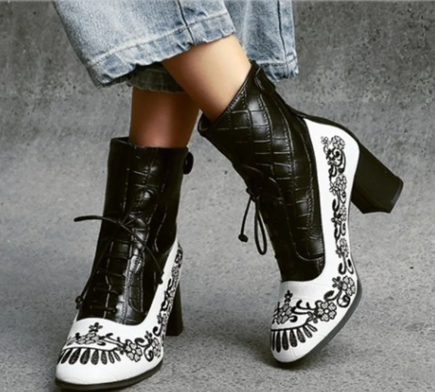 US4-11 Womens Pointed Toe Embrodery Floral Match Colors Ankle Boots Block Heel Lace Up Motorcycle Shoes Black Red Grey Plus Size
US4-11 Womens Pointed Toe Embrodery Floral Match Colors Ankle Boots Block Heel Lace Up Motorcycle Shoes Black Red Grey Plus Size