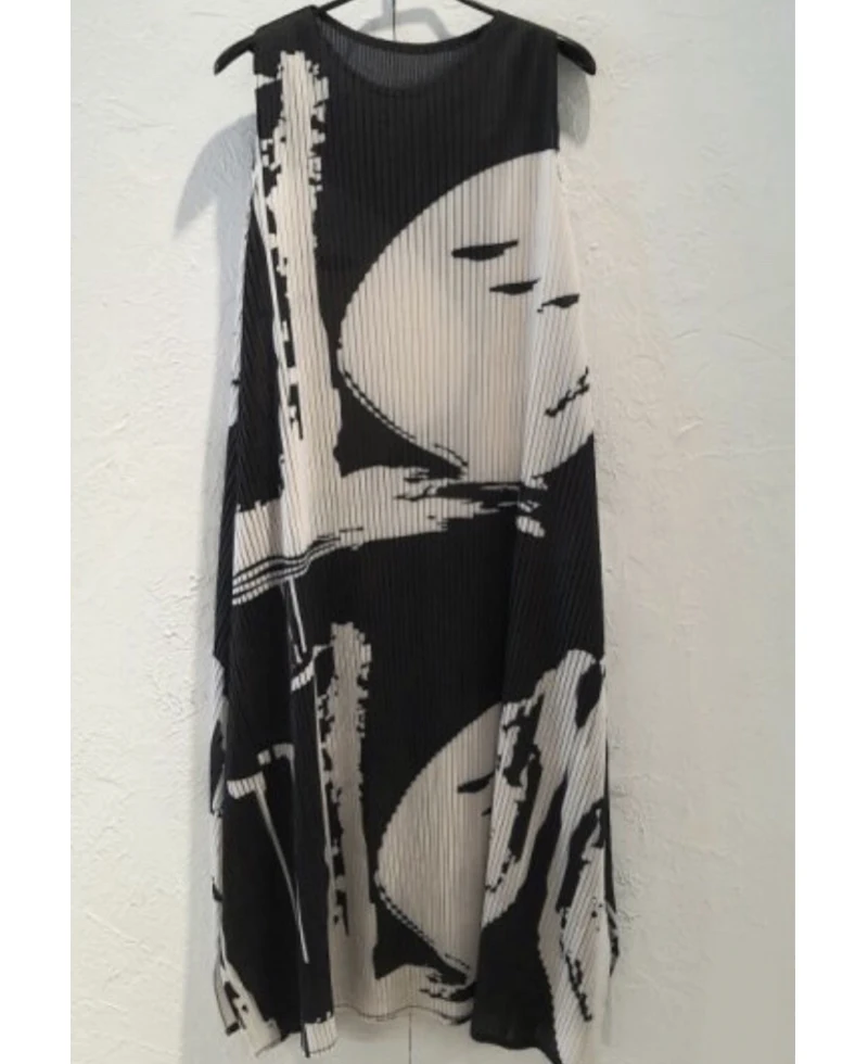 Changpleat new spring summer printed Women sleeveless dresses Miyak Pleated Fashion Loose Large Size Elastic waist Female Dress
Changpleat new spring summer printed Women sleeveless dresses Miyak Pleated Fashion Loose Large Size Elastic waist Female Dress