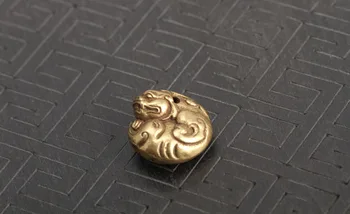 Bronze pendant handlebar car pendant key chain handicraft
Bronze pendant handlebar car pendant key chain handicraft