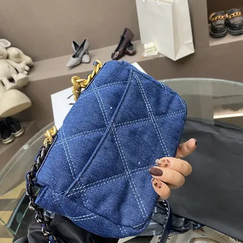 Moment Newest 2020 luxury Handbags Famous Designer message bag For Women best Quality Brand Bags Fashionable Ladies Chains Bags 
Moment Newest 2020 luxury Handbags Famous Designer message bag For Women best Quality Brand Bags Fashionable Ladies Chains Bags